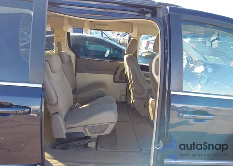 2010 Chrysler Town & Country Touring from USA, damaged, VIN 2A4RR5D15AR149051